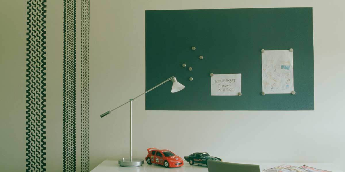 magnetic school table