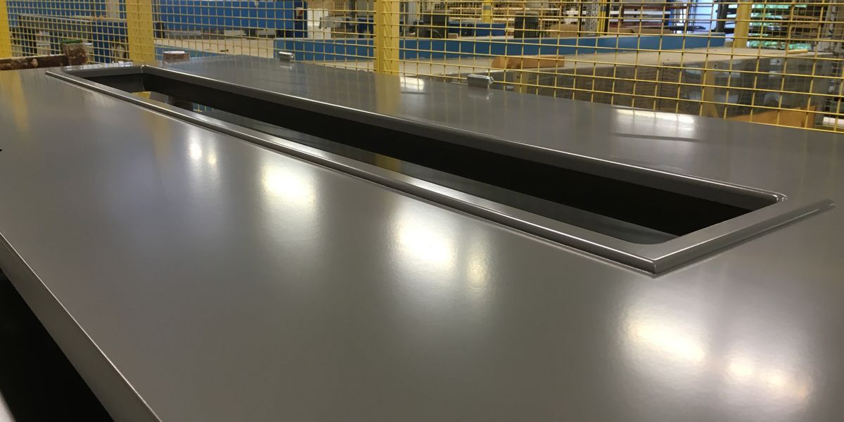 Easy-to-clean and non-chalking topcoat