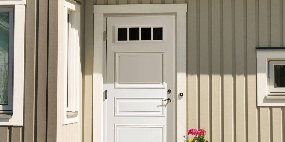 Outstanding gloss and color retention in climatic stress