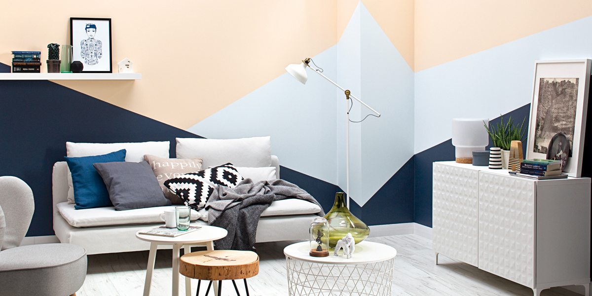 living-room-with-geometrical-pattern-on-wall