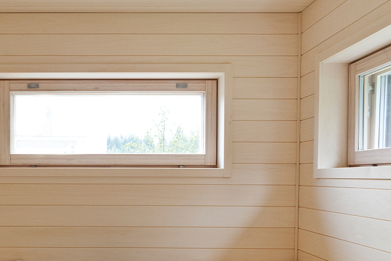 Akvilac CE 25 is suitable for sealing and top lacquering.