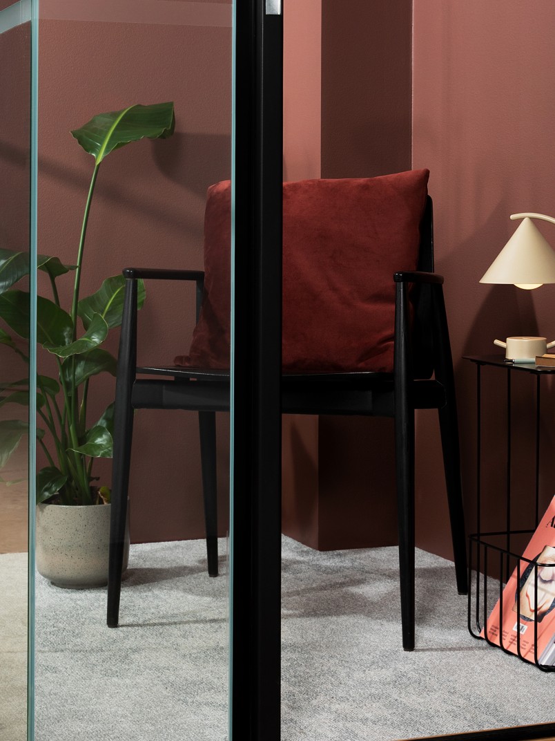 Color Now 2022 palette for office interior