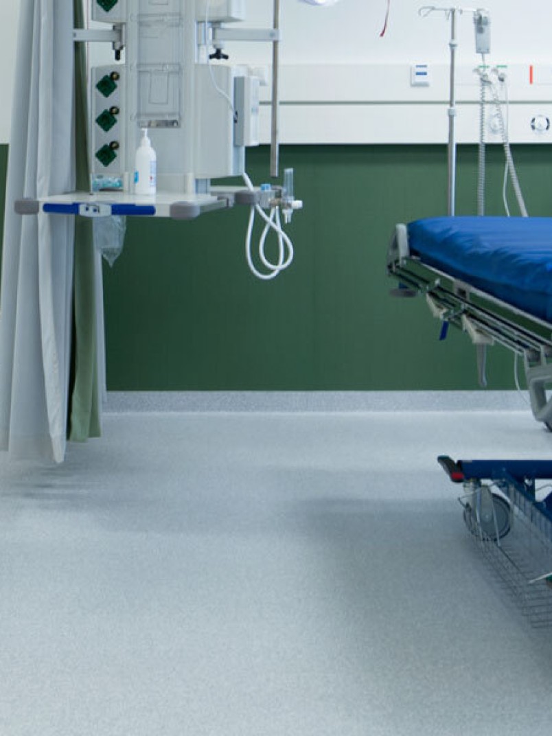 Coating solutions for floors in healthcare facilities and pharmaceutical premises