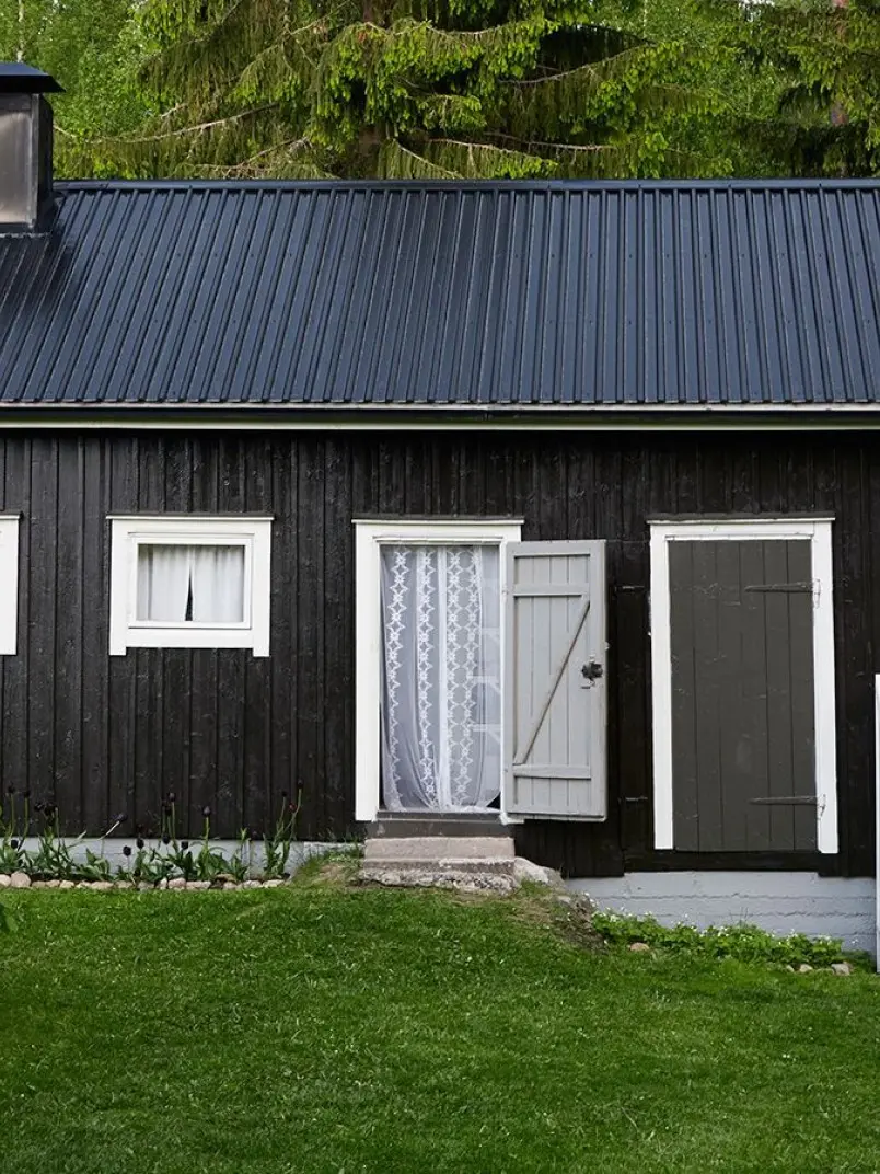 painting barn black