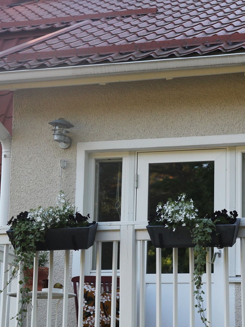 painting balcony rails and entrance 