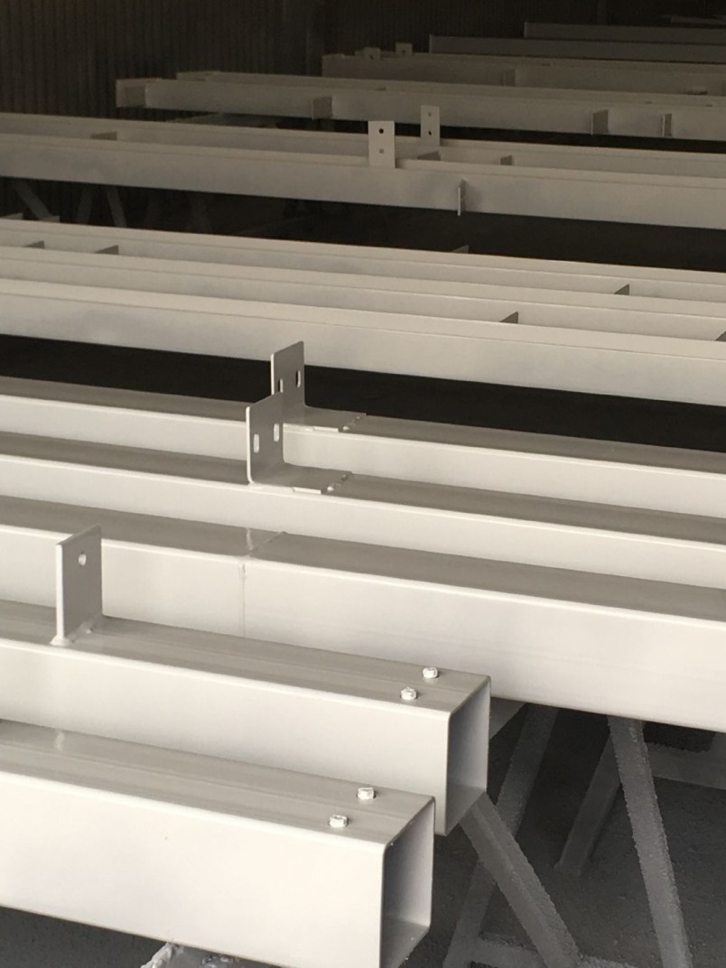 Metal beams coated with Fontecoat FD 20