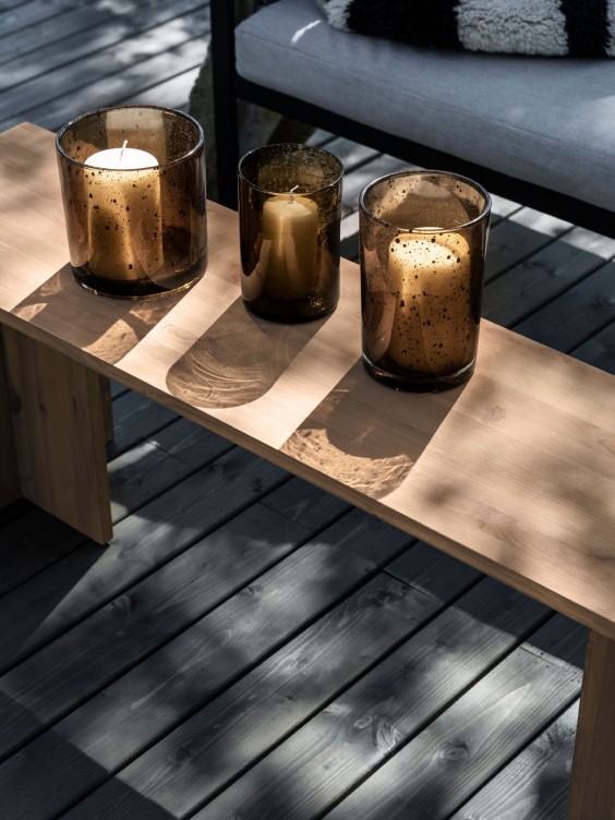 painting wooden garden furniture