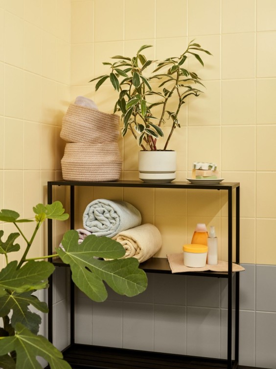 bathroom makeover by painting tiles