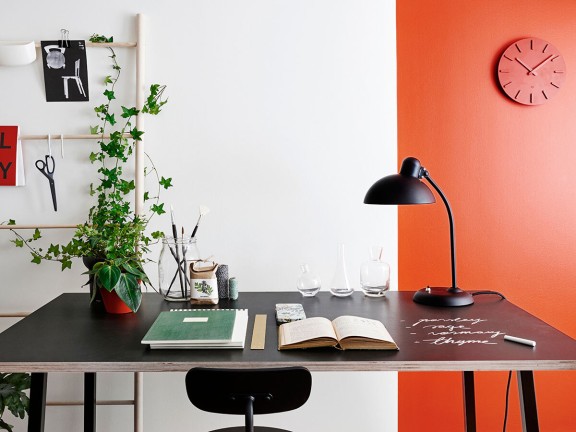 miejsce-do-pracy-w-energetycznych-barwach