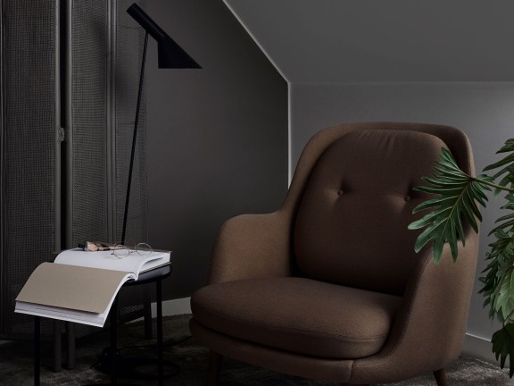 Paint an intimate bedroom with dark shades