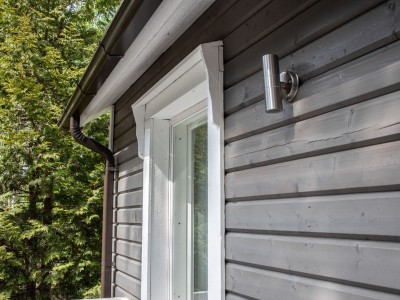 painting wooden house exterior