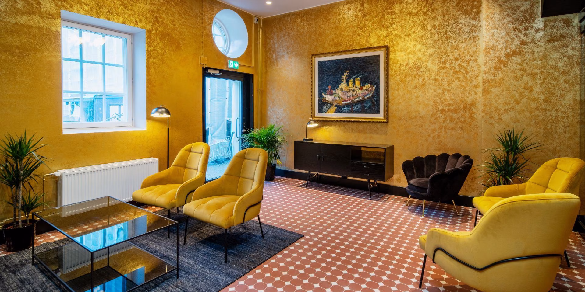 Golden walls with Tikkurila Taika Paint