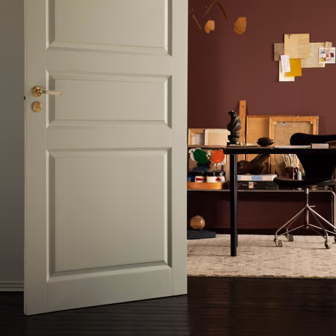 Bold usage of colours creates a warm and cosy atmosphere