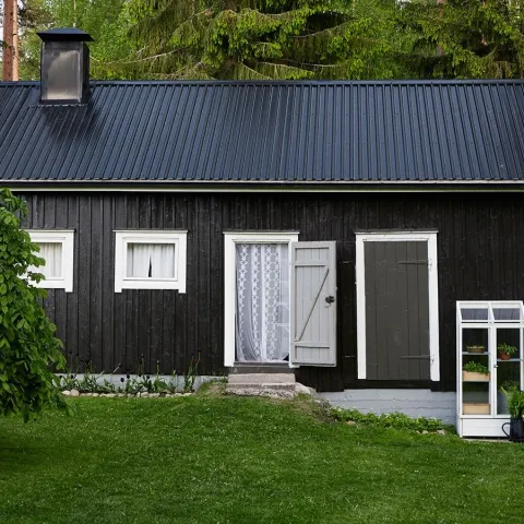 painting barn black