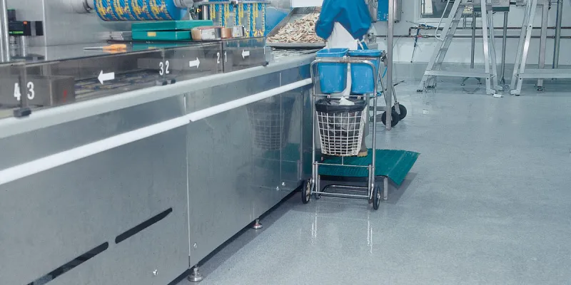Coating solutions for the food processing industry and professional kitchens