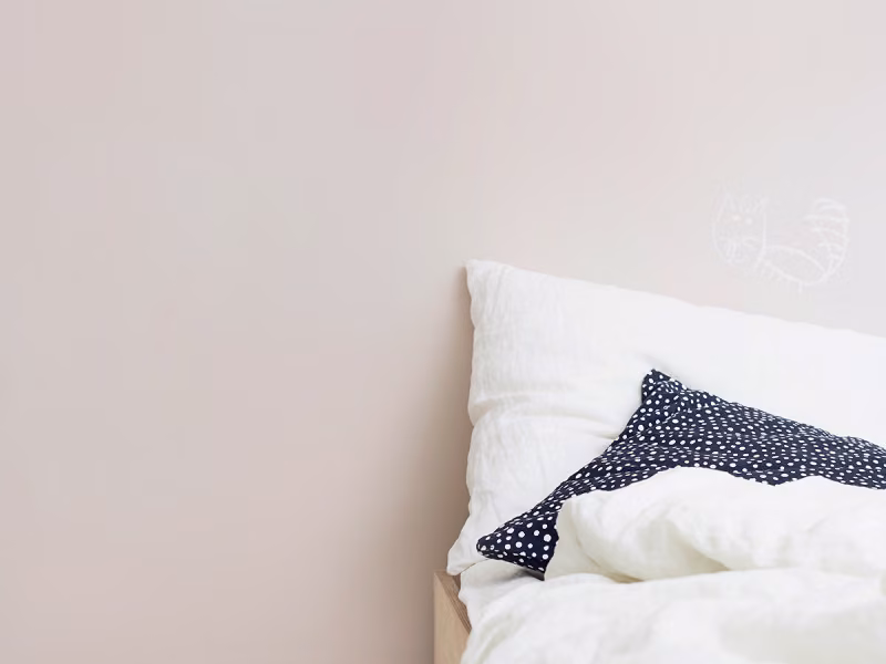 bedroom wall with liitu maali