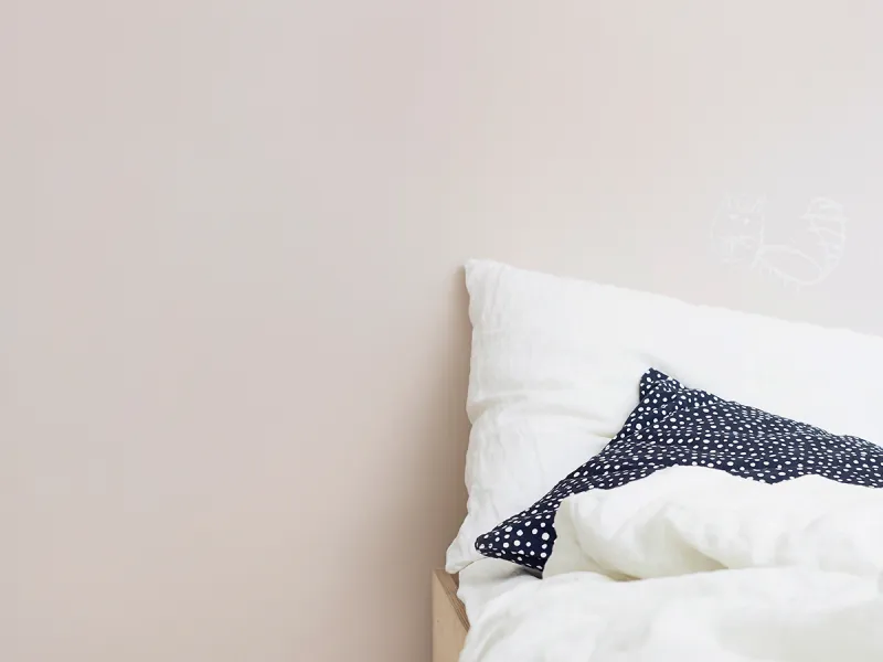 bedroom wall with liitu maali