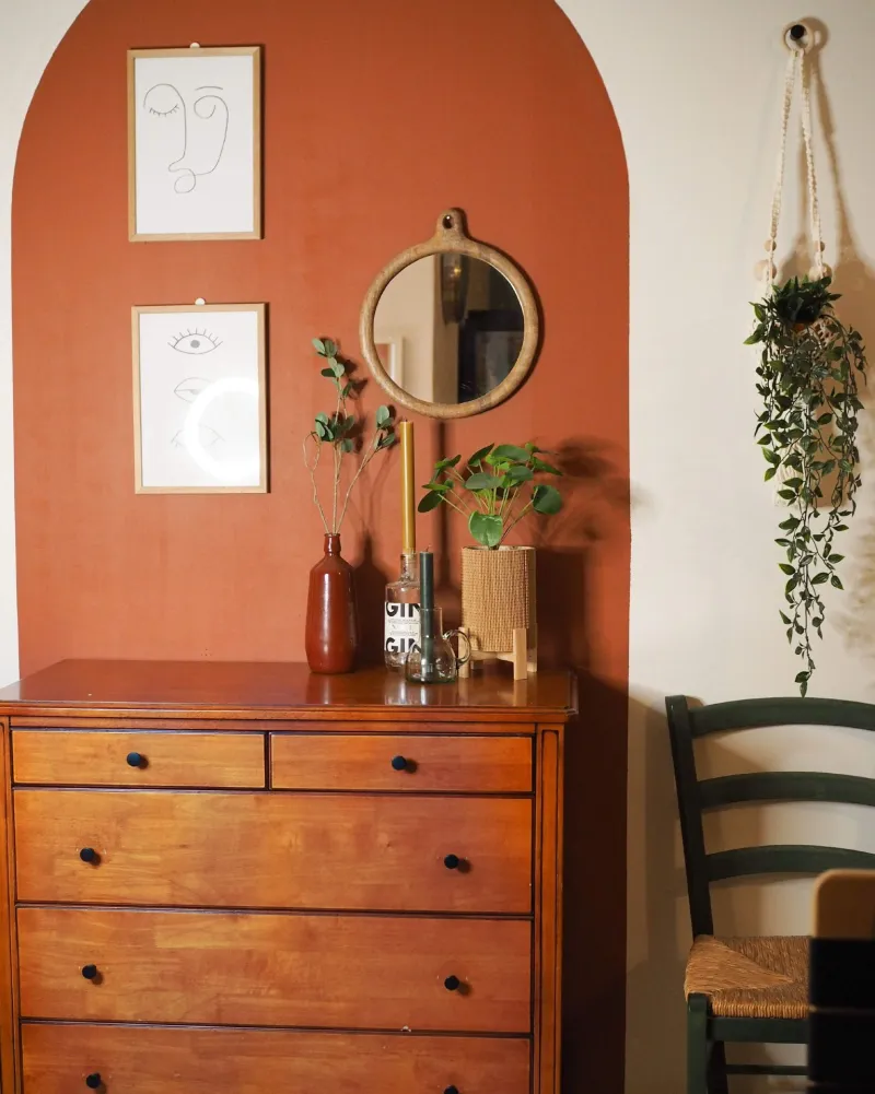 wall painted with arc pattern in terracotta brown colour