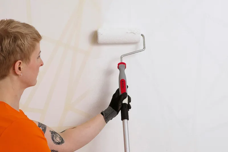 Paint the wall twice with Lumi.