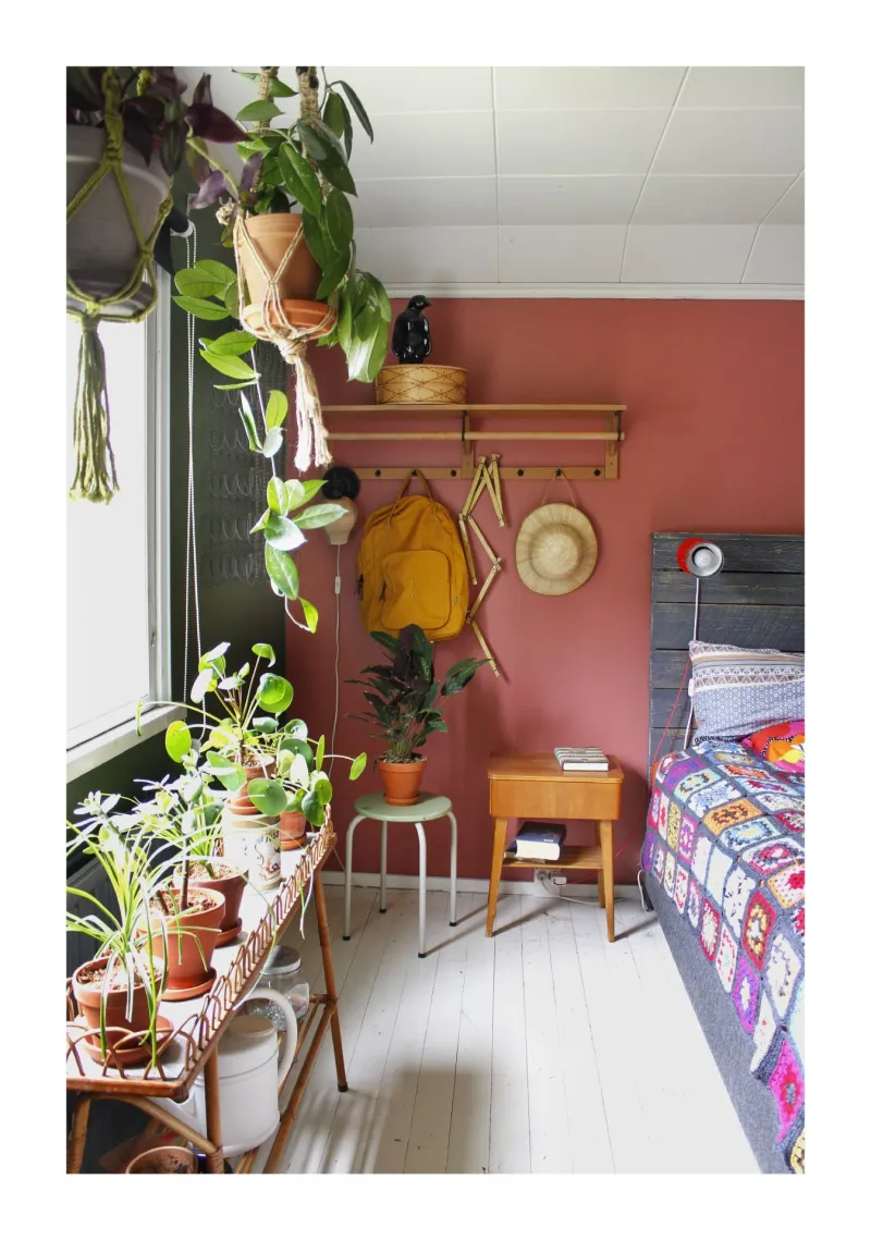 rusty red colour wall in bedroom